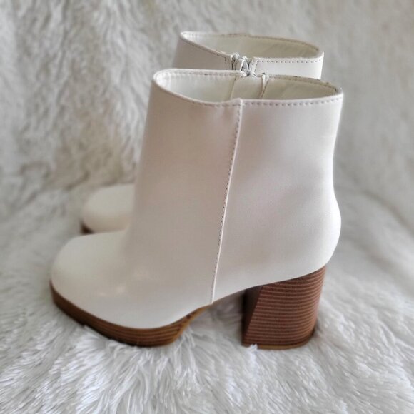 SUGAR Women's Warrant Platform White Faux Leather Ankle Boots - 7M - Picture 5 of 9